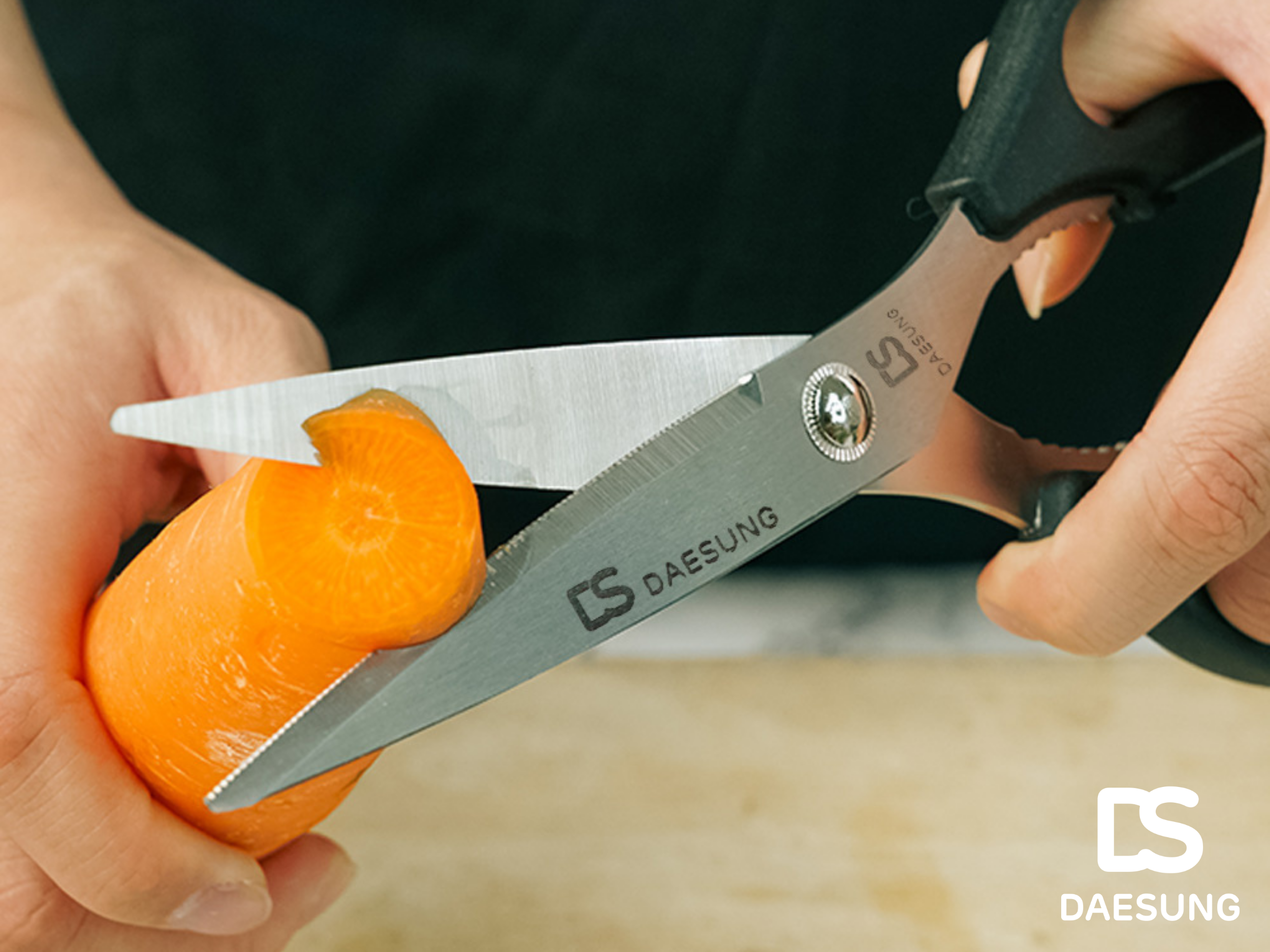 Hình ảnh kéo nhà bếp Daesung cắt rau củ